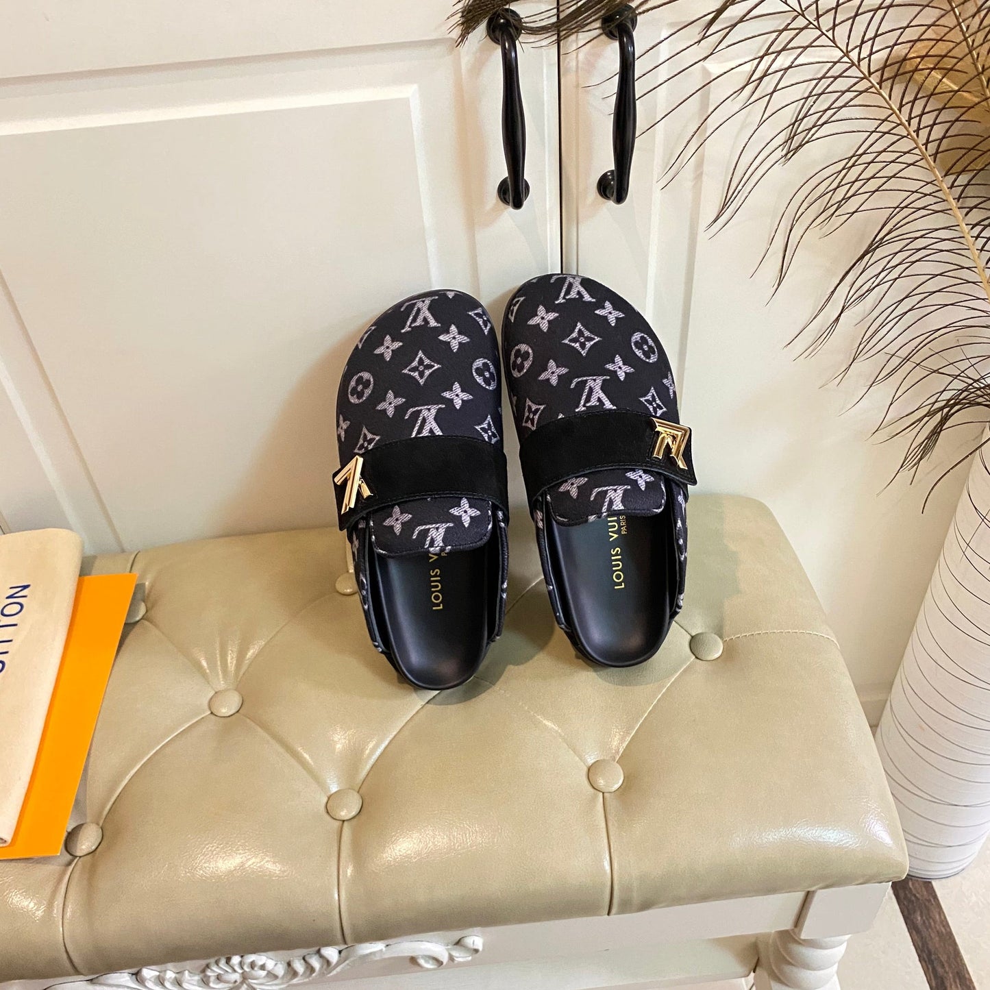 COSY FLAT COMFORT CLOG IN BLACK MONOGRAM FABRIC