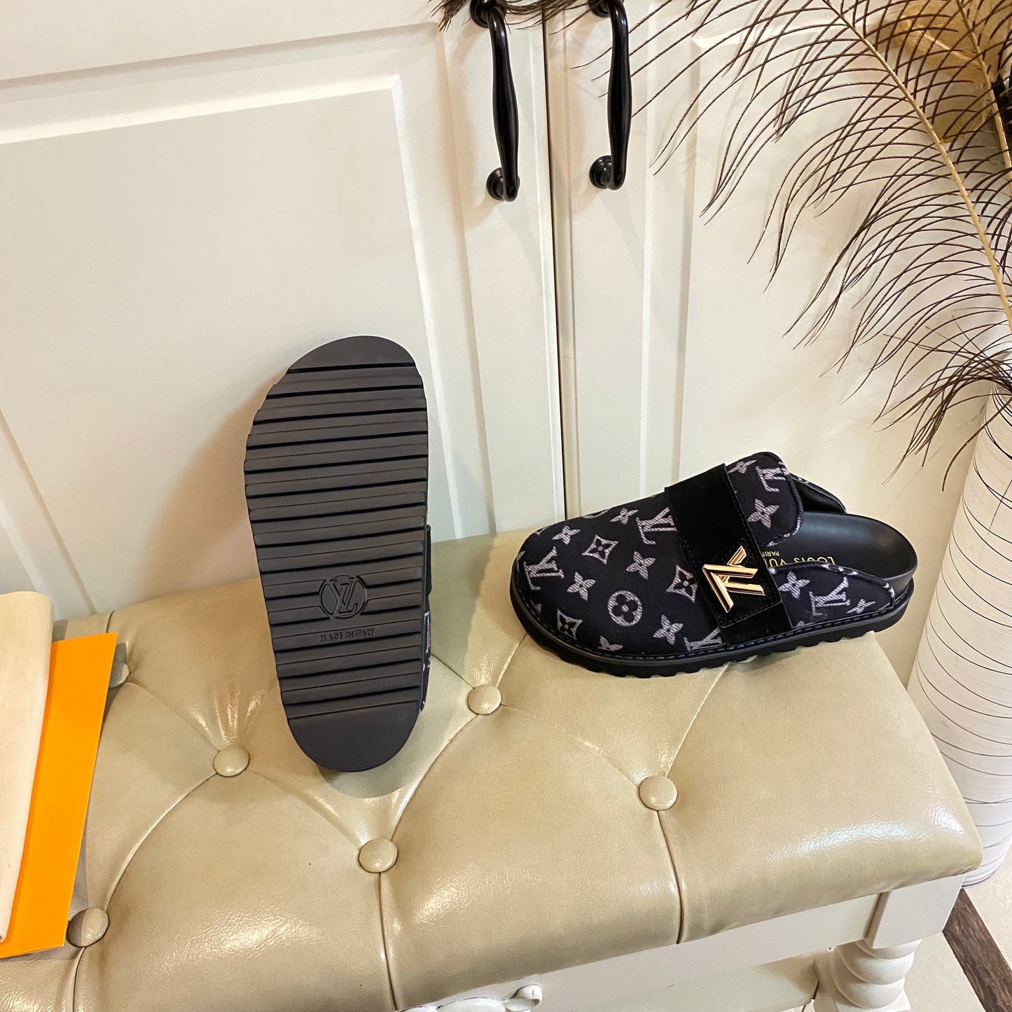 COSY FLAT COMFORT CLOG IN BLACK MONOGRAM FABRIC