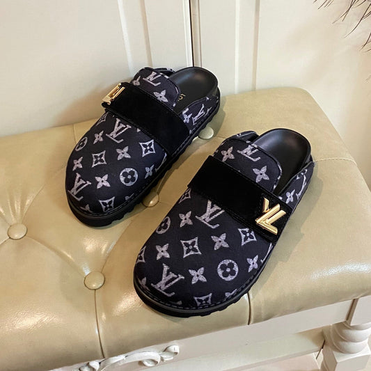 COSY FLAT COMFORT CLOG IN BLACK MONOGRAM FABRIC