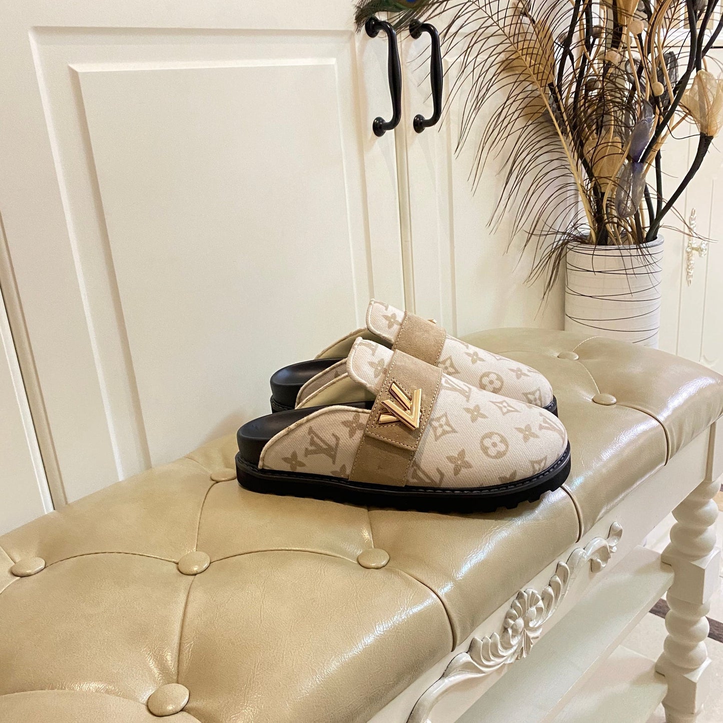 COSY FLAT COMFORT CLOG IN BEIGE MONOGRAM FABRIC