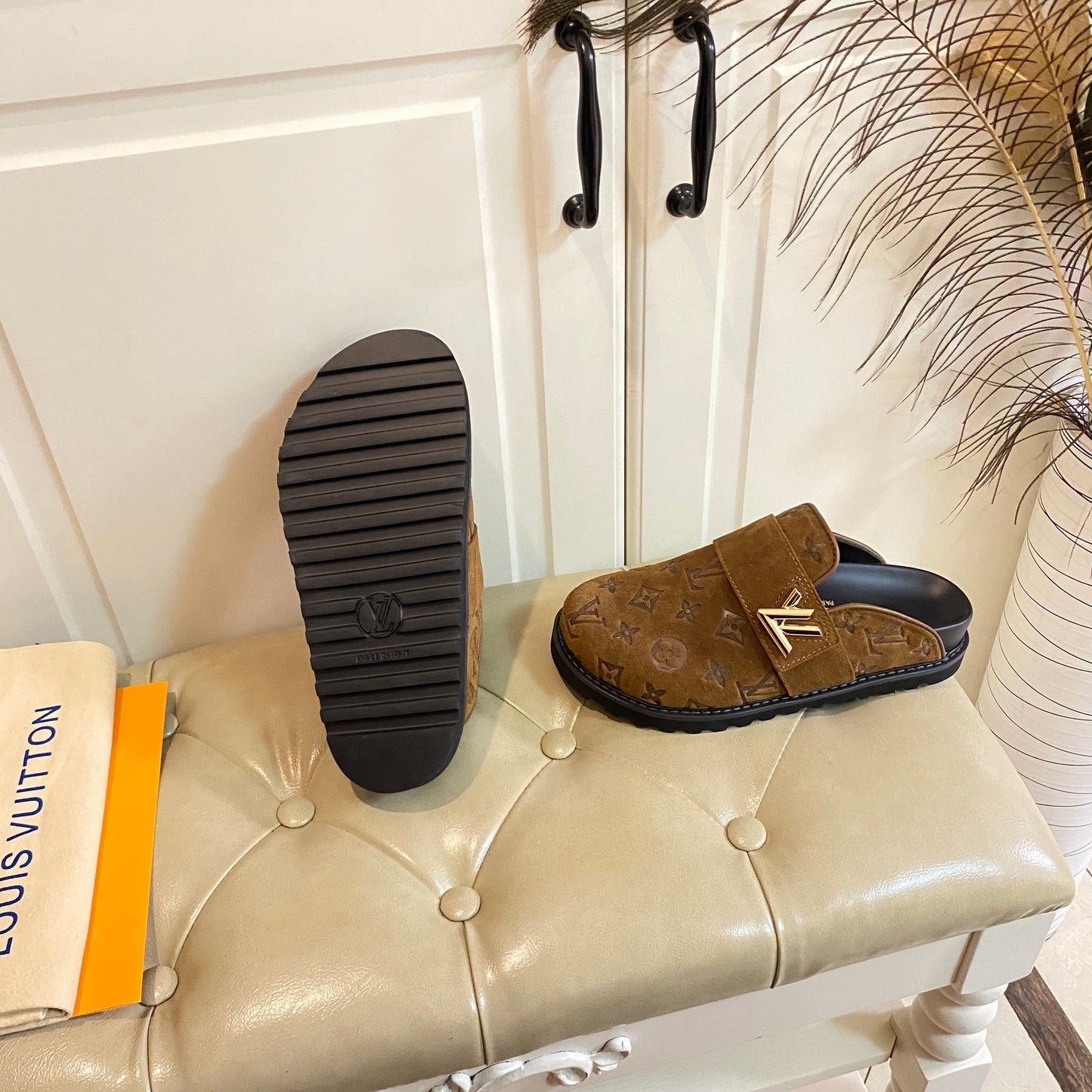 COSY FLAT COMFORT CLOG IN CHOCOLATE BROWN EMBOSSED SUEDE