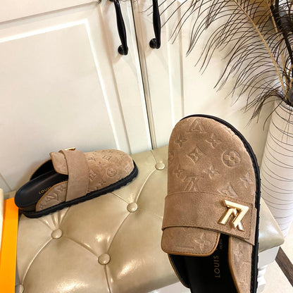 COSY FLAT COMFORT CLOG IN CIDER BROWN EMBOSSED SUEDE