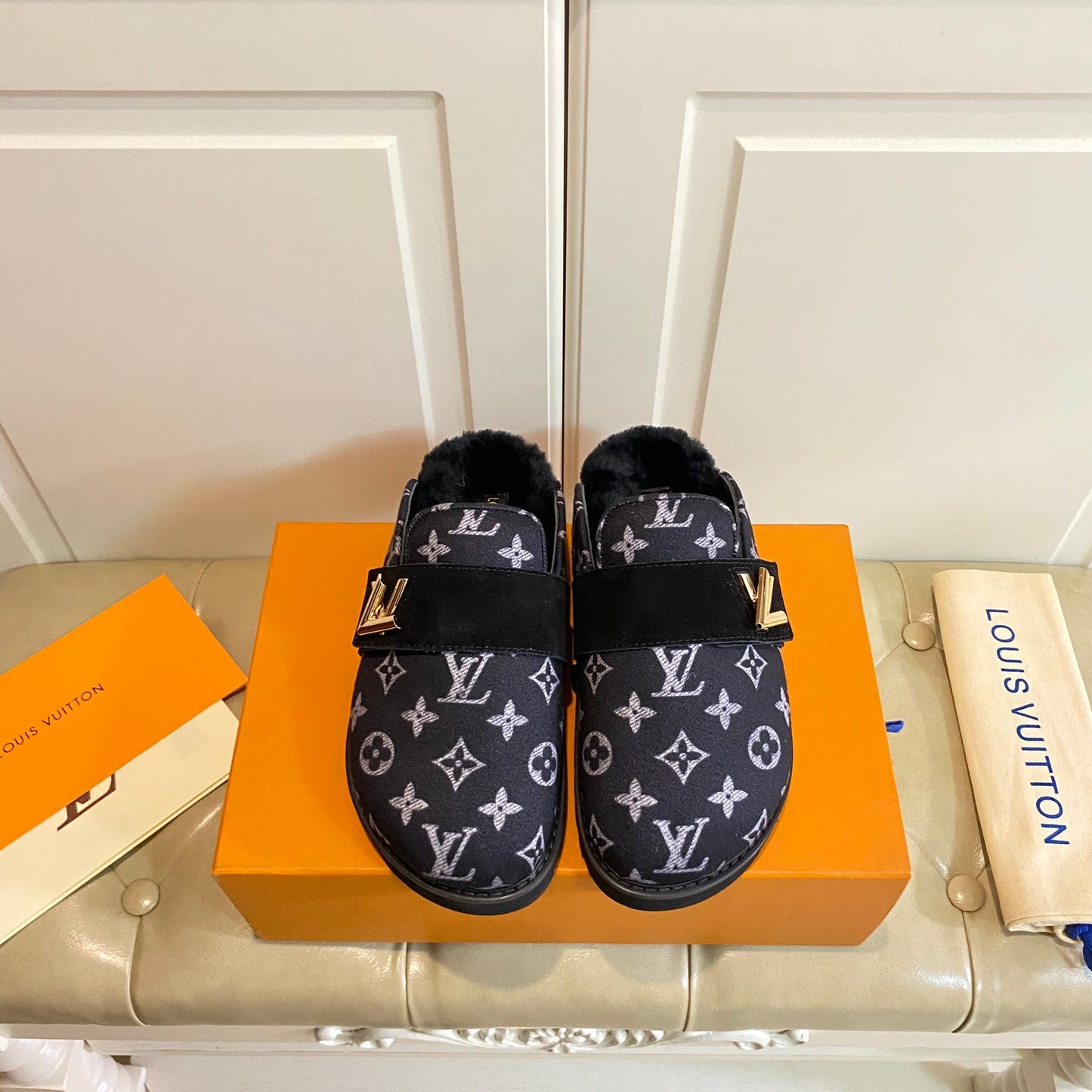 COSY FLAT COMFORT CLOG IN BLACK MONOGRAM FABRIC AND SUEDE