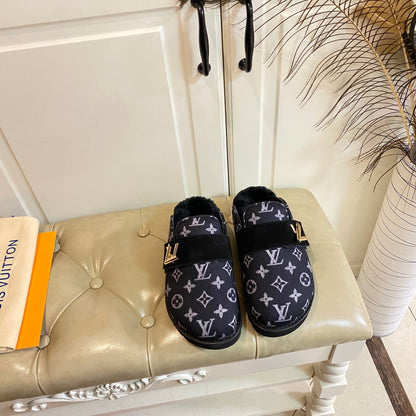 COSY FLAT COMFORT CLOG IN BLACK MONOGRAM FABRIC AND SUEDE