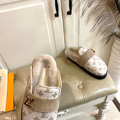 COSY FLAT COMFORT CLOG IN BEIGE MONOGRAM FABRIC AND SUEDE