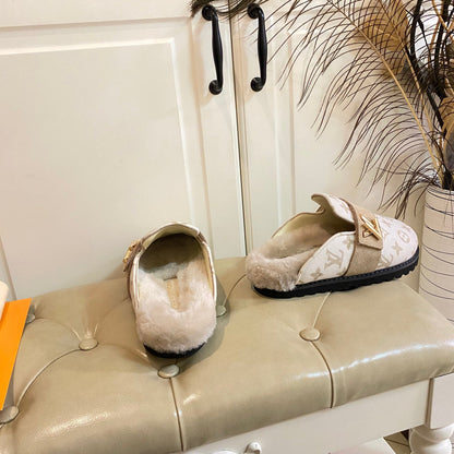 COSY FLAT COMFORT CLOG IN BEIGE MONOGRAM FABRIC AND SUEDE