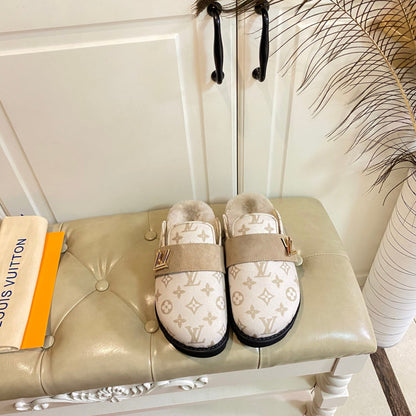 COSY FLAT COMFORT CLOG IN BEIGE MONOGRAM FABRIC AND SUEDE