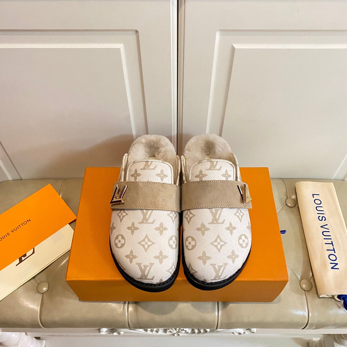 COSY FLAT COMFORT CLOG IN BEIGE MONOGRAM FABRIC AND SUEDE