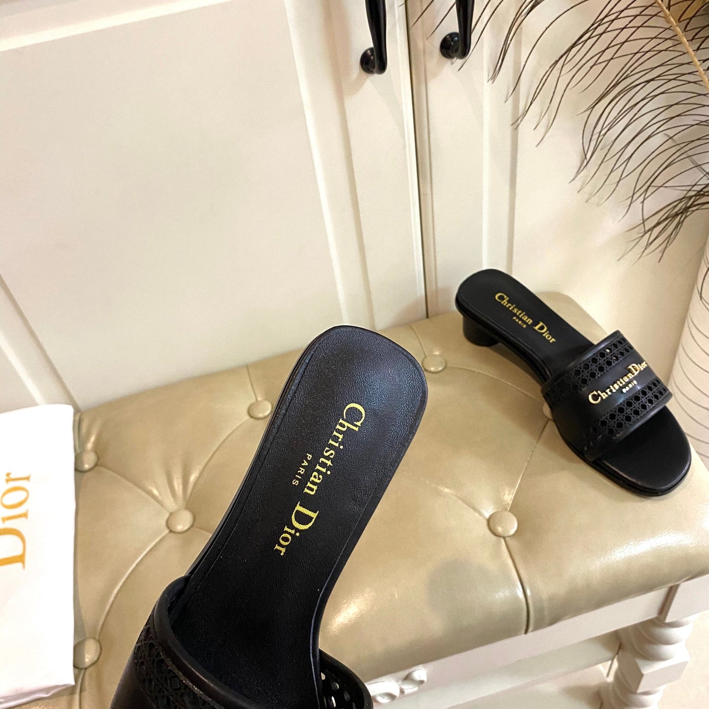 DWAY HEELED SLIDE IN BLACK CALFSKIN WITH GOLD LOGO