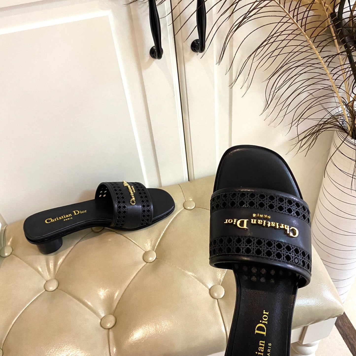 DWAY HEELED SLIDE IN BLACK CALFSKIN WITH GOLD LOGO