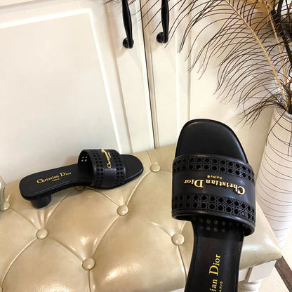 DWAY HEELED SLIDE IN BLACK CALFSKIN WITH GOLD LOGO