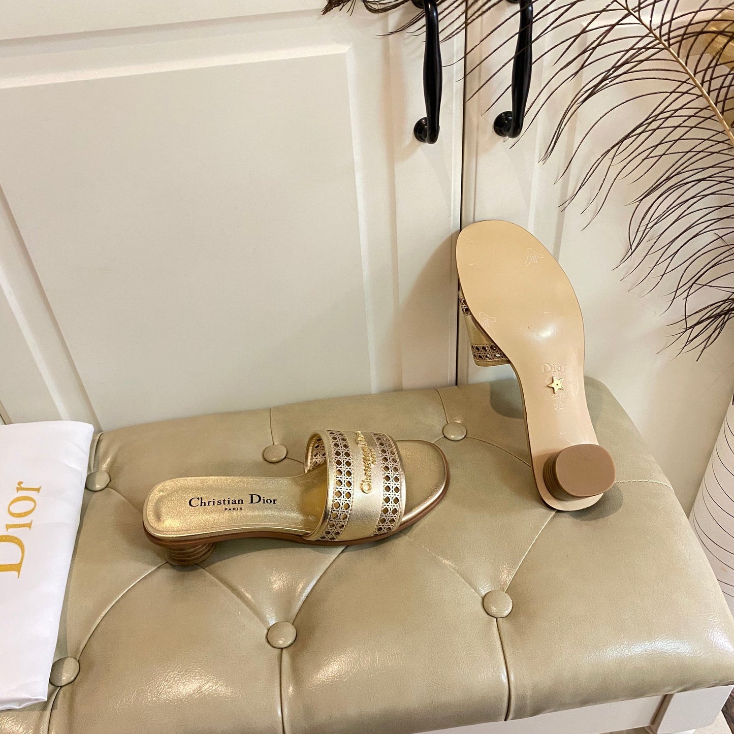 DWAY HEELED SLIDE IN GOLD CALFSKIN WITH GOLD LOGO