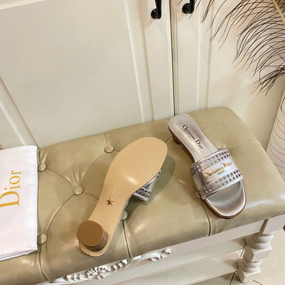 DWAY HEELED SLIDE IN SILVER CALFSKIN WITH GOLD LOGO