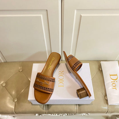 DWAY HEELED SLIDE IN BRONZE BROWN CALFSKIN WITH GOLD LOGO