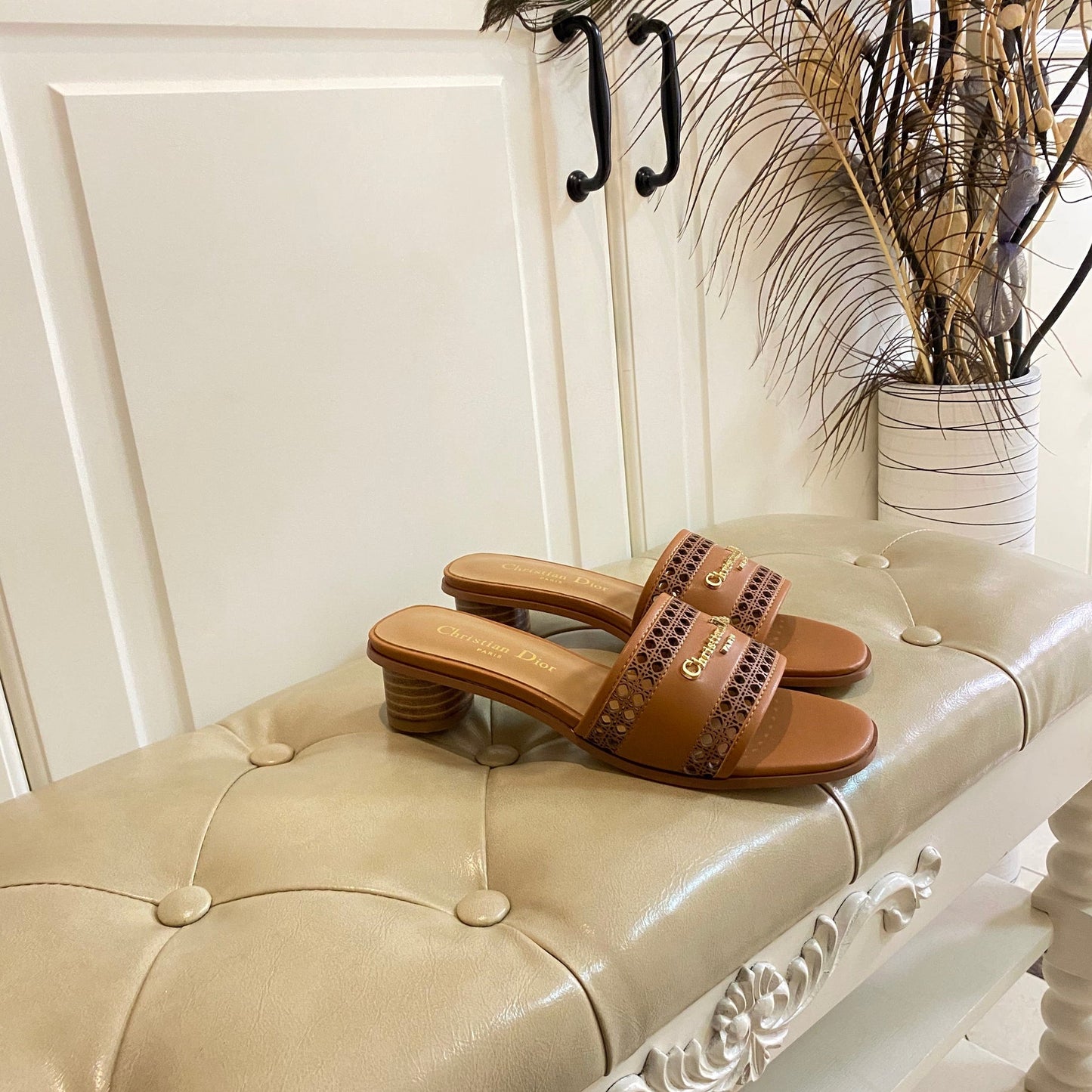 DWAY HEELED SLIDE IN BRONZE BROWN CALFSKIN WITH GOLD LOGO