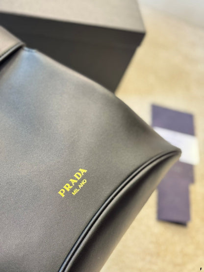 CAREY BAG 45 IN BLACK SMOOTH SHINY CALFSKIN