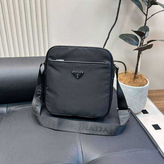 CINI CROSSBODY BAG 27 IN BLACK RE-NYLON WITH STRAP