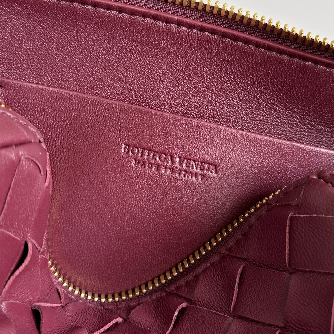CONCERT POUCH 18.5 IN BURGUNDY LAMBSKIN