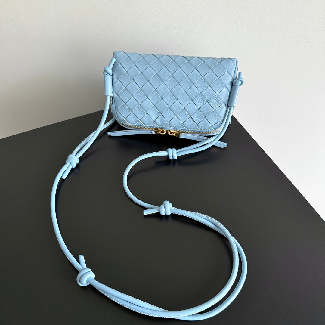CONCERT POUCH 18.5 IN LIGHT BLUE LAMBSKIN