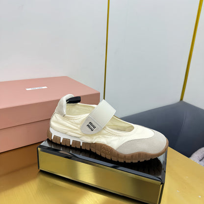 BALLERINAS SHOES IN OFF WHITE TYRE TECHNICAL FABRIC AND GREY SUEDE