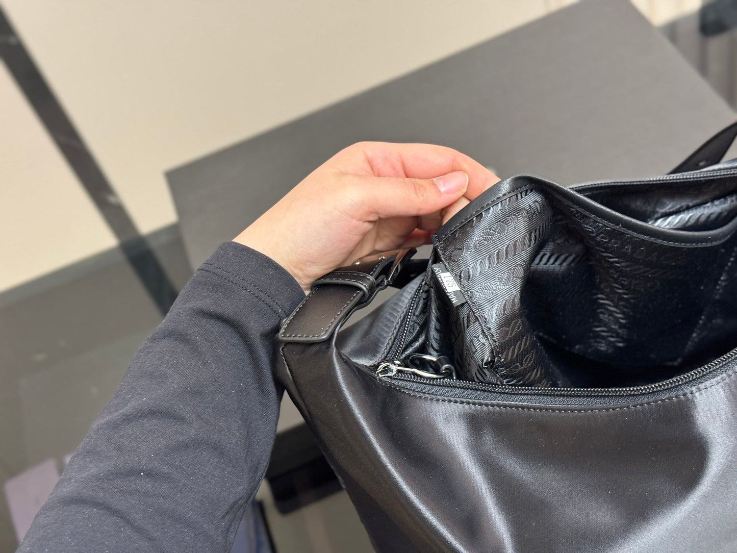 MEDIUM TOTE BAG 31 IN BLACK RE-NYLON WITH CALFSKIN STRAP