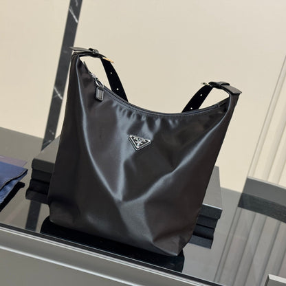 MEDIUM TOTE BAG 31 IN BLACK RE-NYLON WITH CALFSKIN STRAP