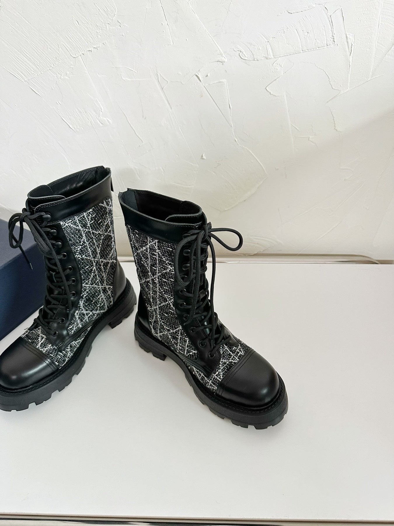 D-UNIT ANKLE BOOT BLACK CALFSKIN WITH CANNAGE TWEED