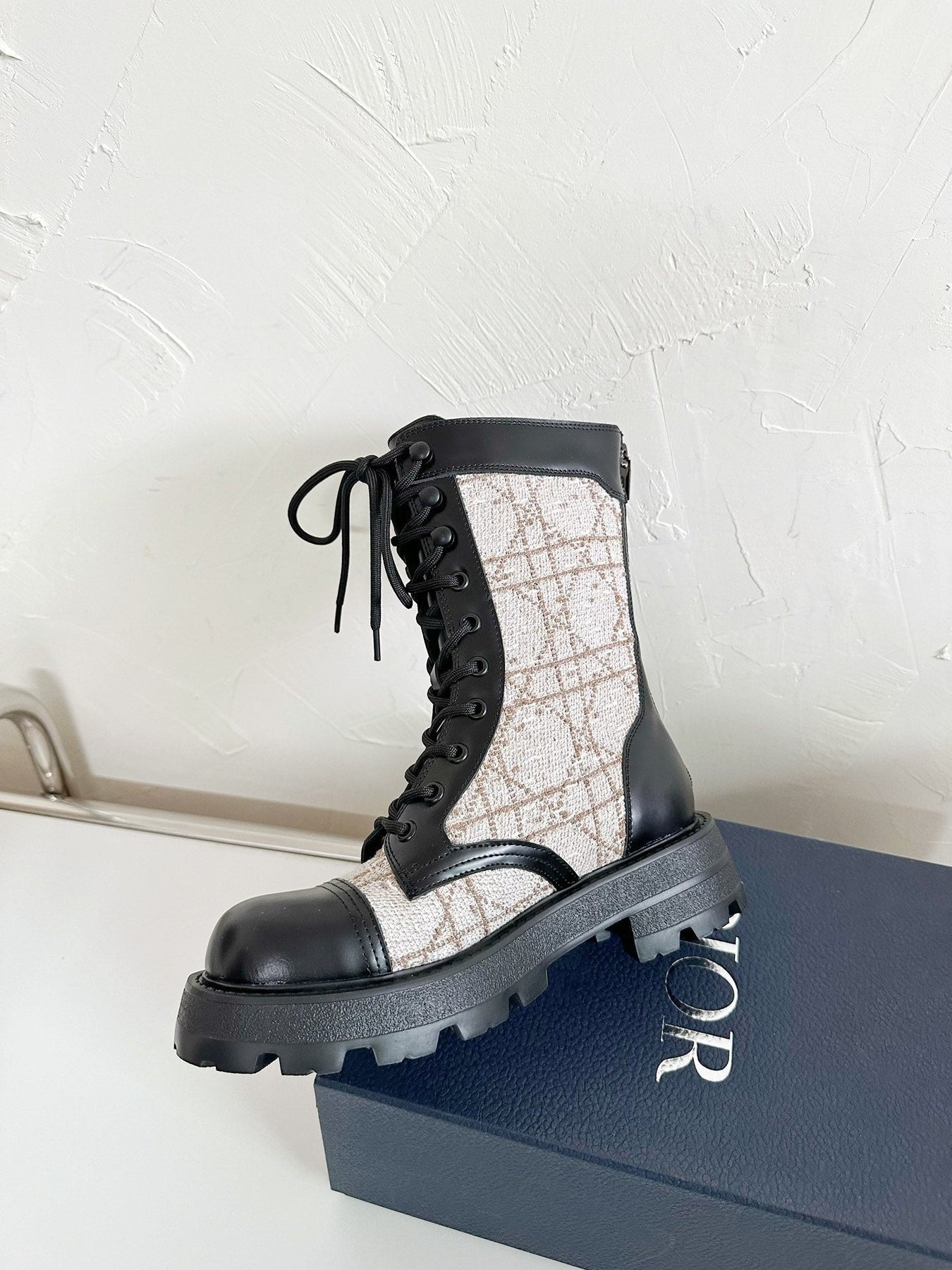 D-UNIT ANKLE BOOT BLACK CALFSKIN WITH BEIGE AND BLACK CANNAGE TWEED