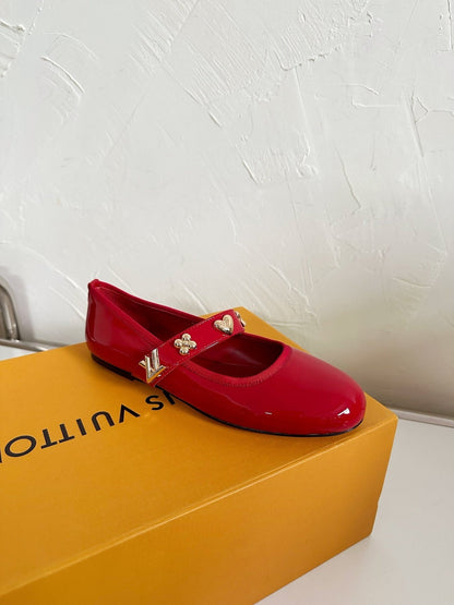 ROMY FLAT BALLERINA IN RUBY RED PATENT CALFSKIN