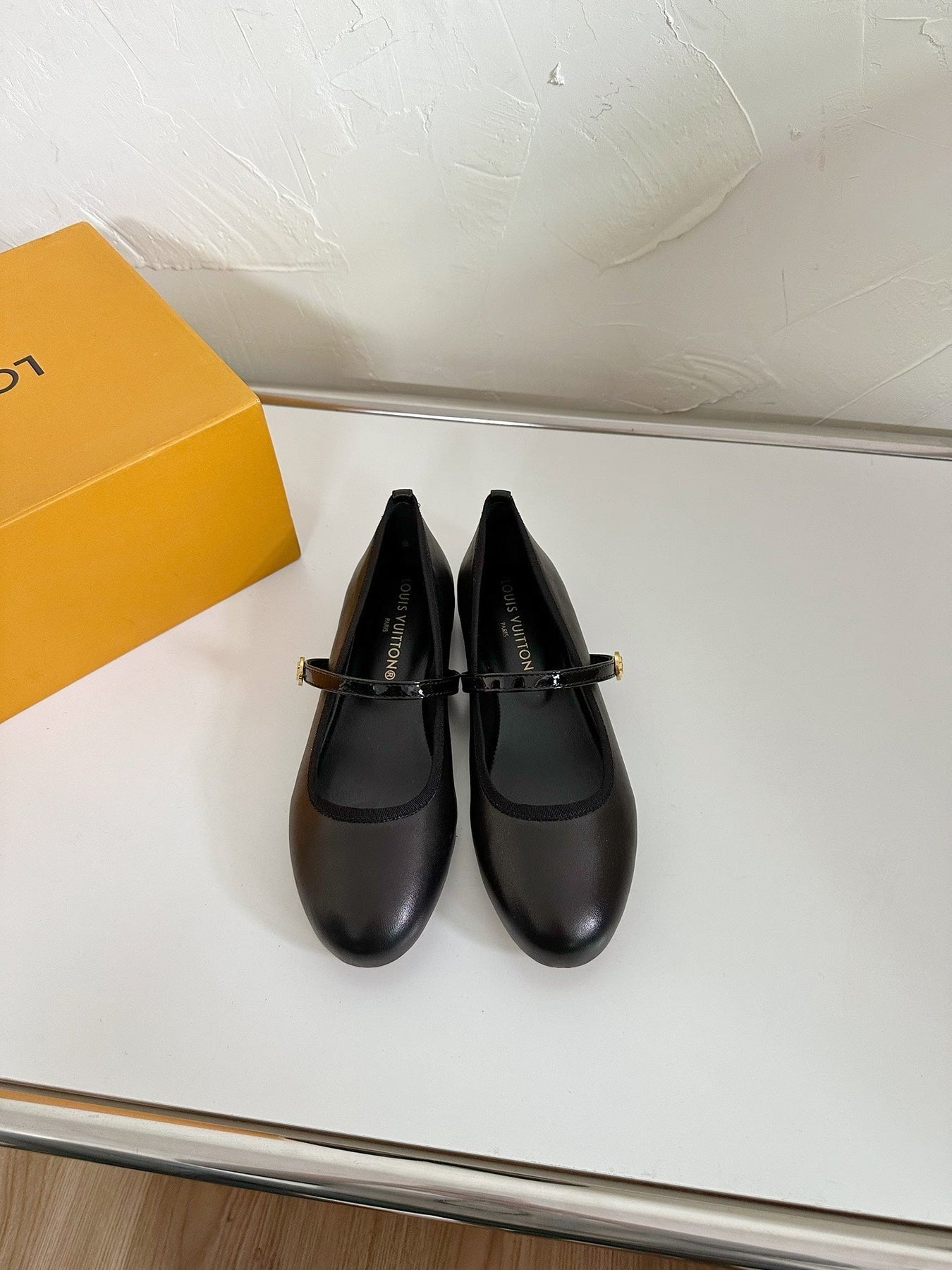 ROMY FLAT BALLERINA IN BLACK CALFSKIN