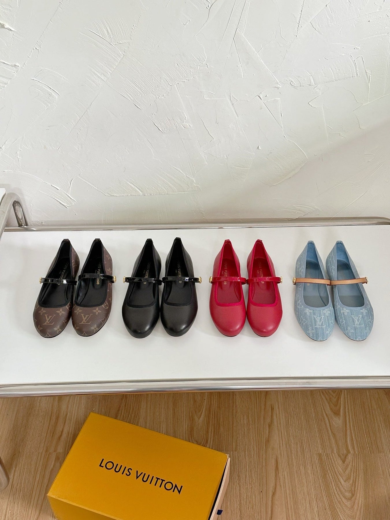 ROMY FLAT BALLERINA IN BLACK CALFSKIN