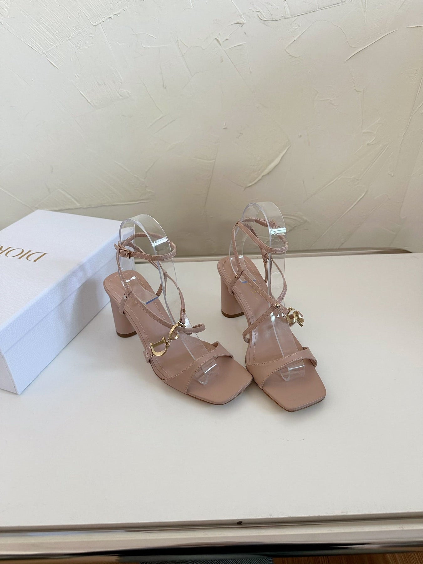 MEDIUM SQUARE HEEL SANDAL IN BLUSH PINK LAMBSKIN