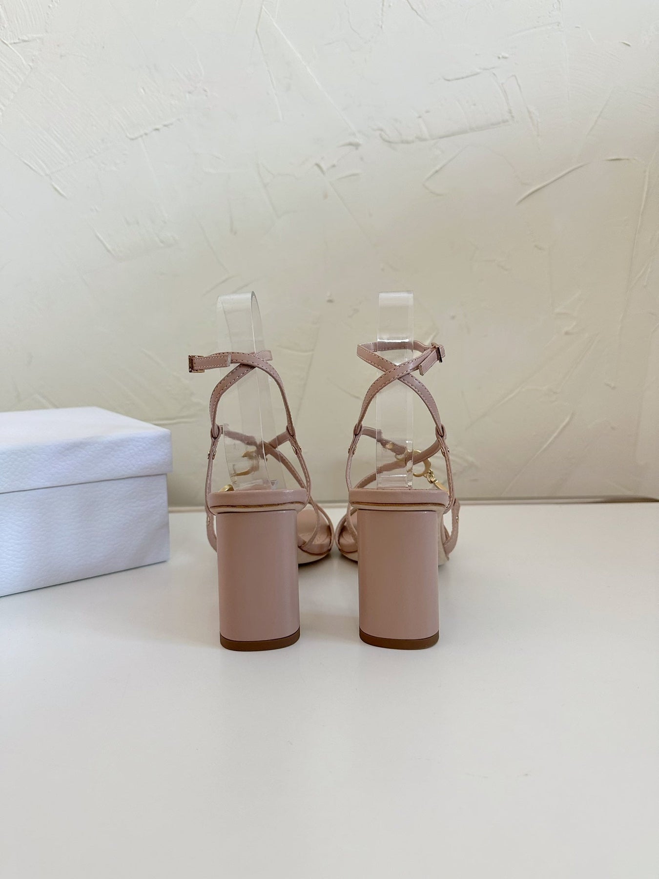 MEDIUM SQUARE HEEL SANDAL IN BLUSH PINK LAMBSKIN