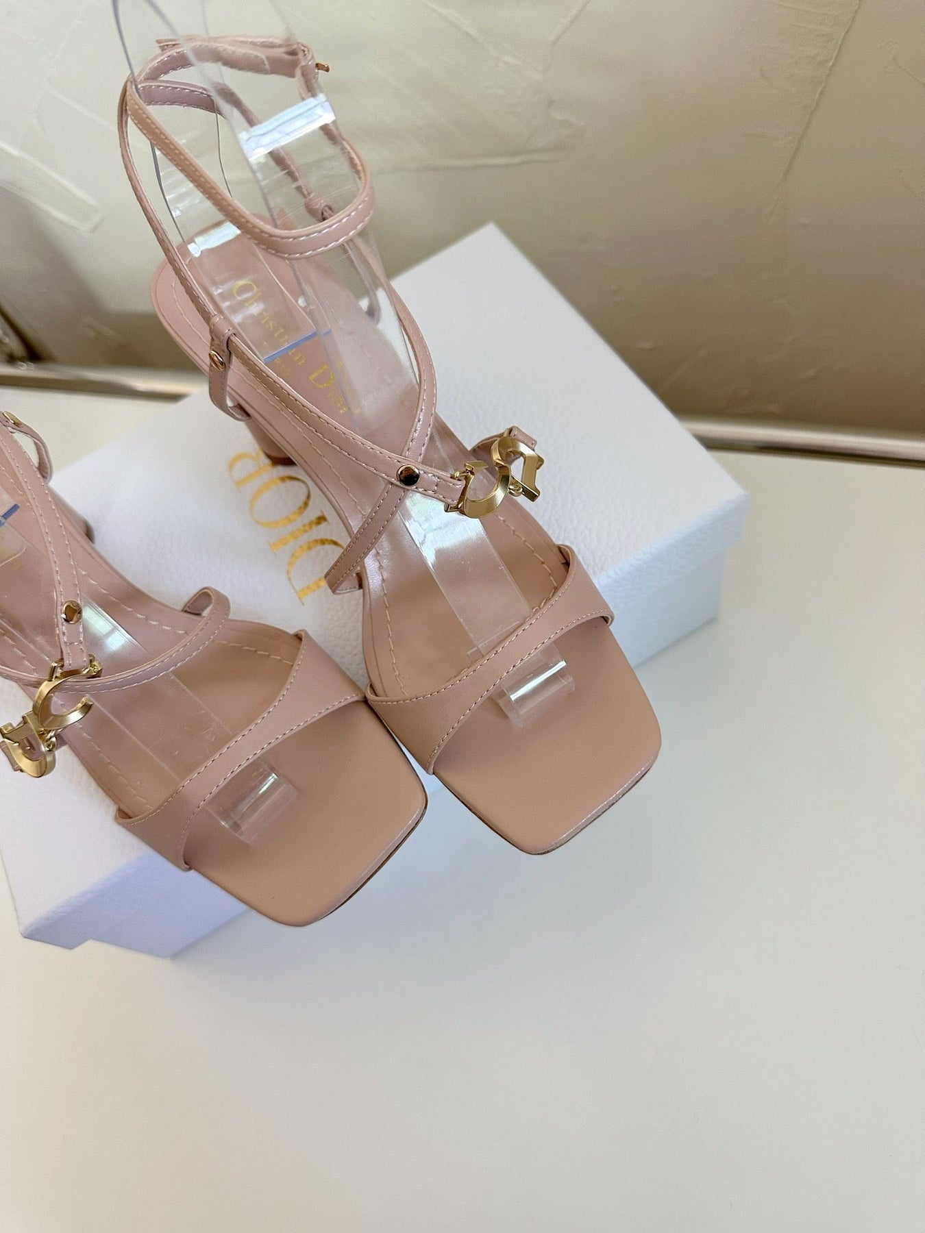 MEDIUM SQUARE HEEL SANDAL IN BLUSH PINK LAMBSKIN