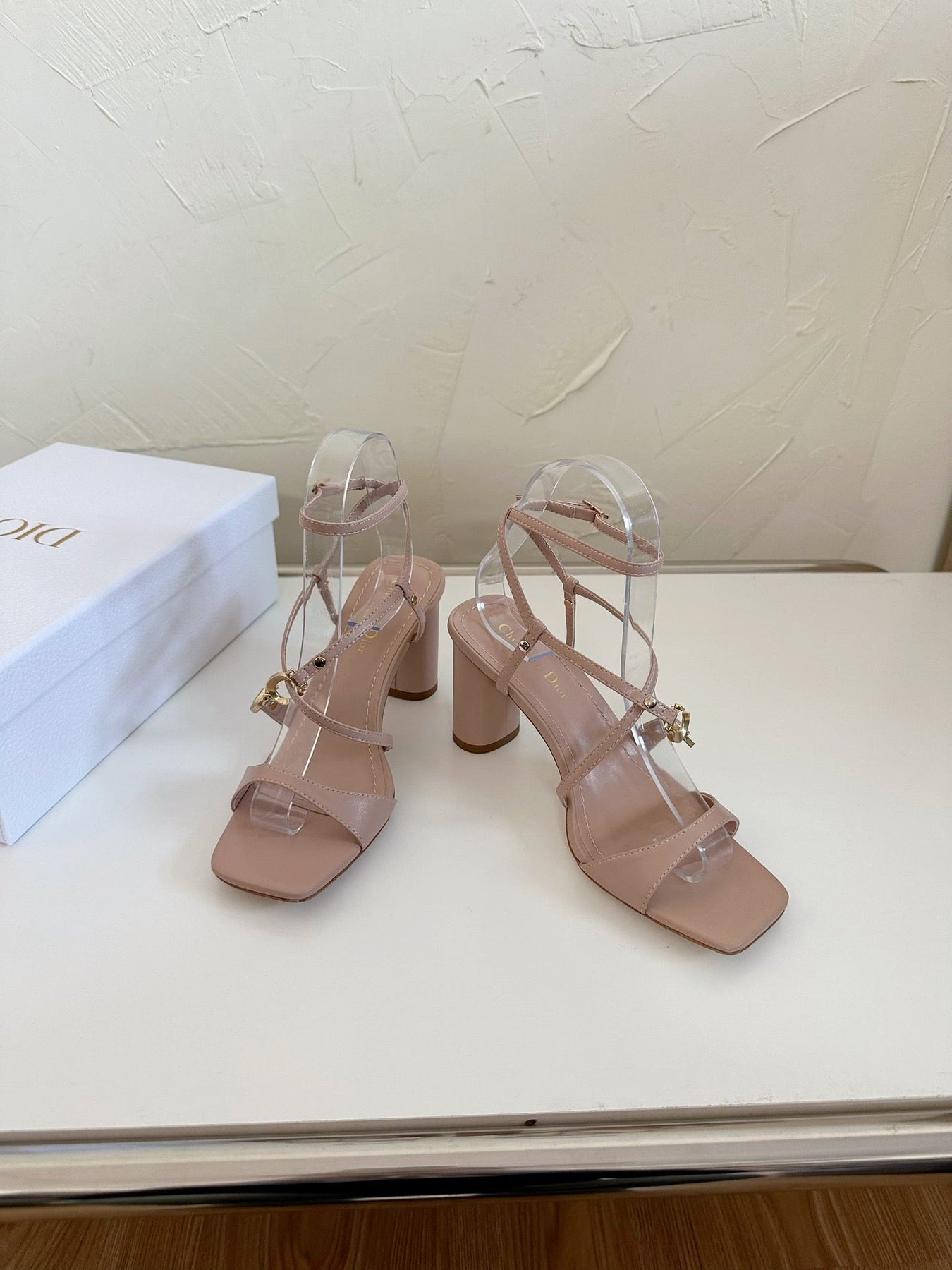 MEDIUM SQUARE HEEL SANDAL IN BLUSH PINK LAMBSKIN