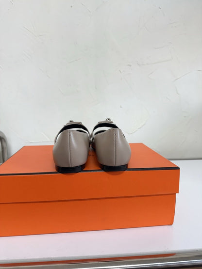 KIARA FLAT PUMP IN KHAKI BROWN CALFSKIN