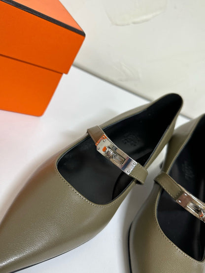 KIARA FLAT PUMP IN ARMY GREEN CALFSKIN