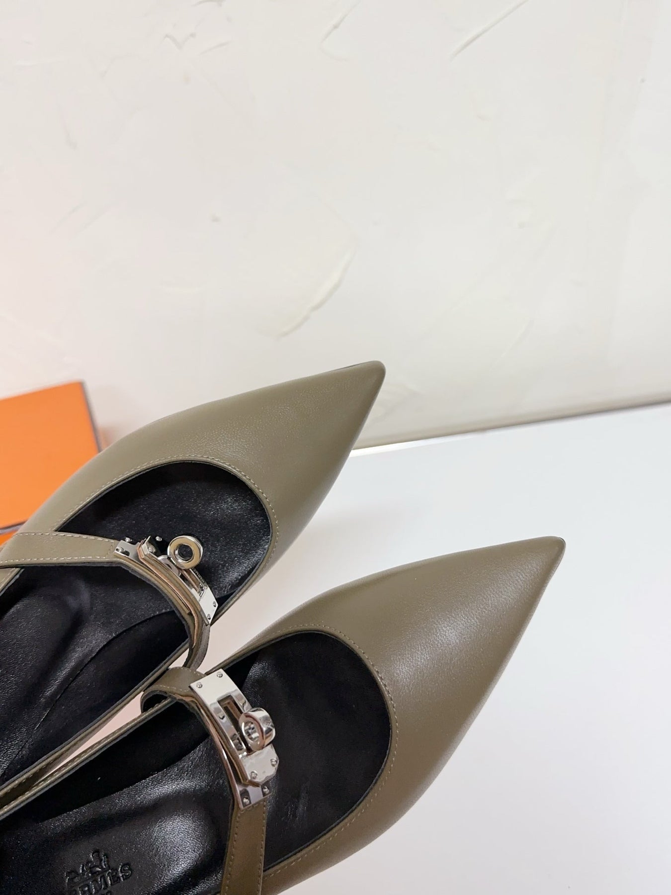 KIARA FLAT PUMP IN ARMY GREEN CALFSKIN