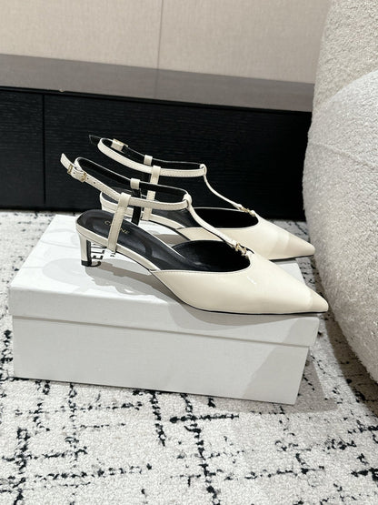 KITTEN T-BAR STRAP PUMP 5 CM IN WHITE PATENT CALFSKIN