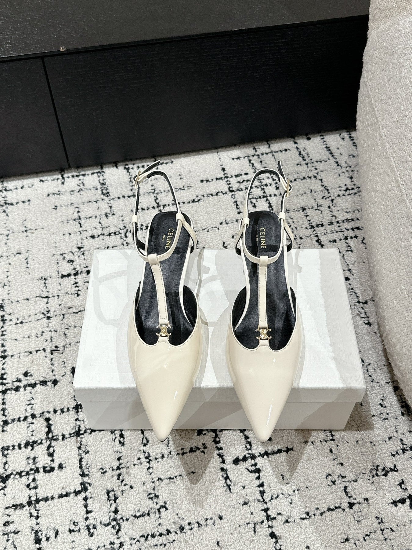 KITTEN T-BAR STRAP PUMP 5 CM IN WHITE PATENT CALFSKIN