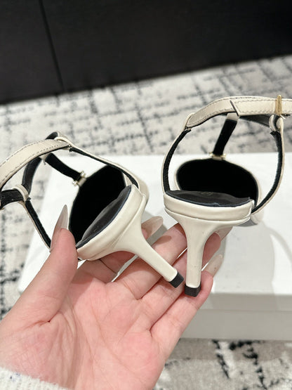 KITTEN T-BAR STRAP PUMP 5 CM IN WHITE PATENT CALFSKIN