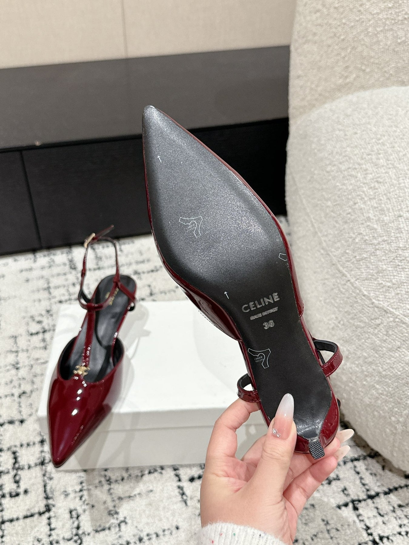 KITTEN T-BAR STRAP PUMP 5 CM IN RUBY RED PATENT CALFSKIN