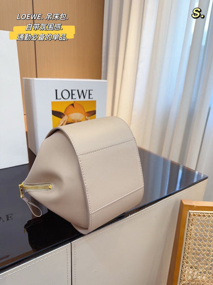 LOE 23 COMPACT HAMMOCK BAG IN SAND SATIN CALFSKIN