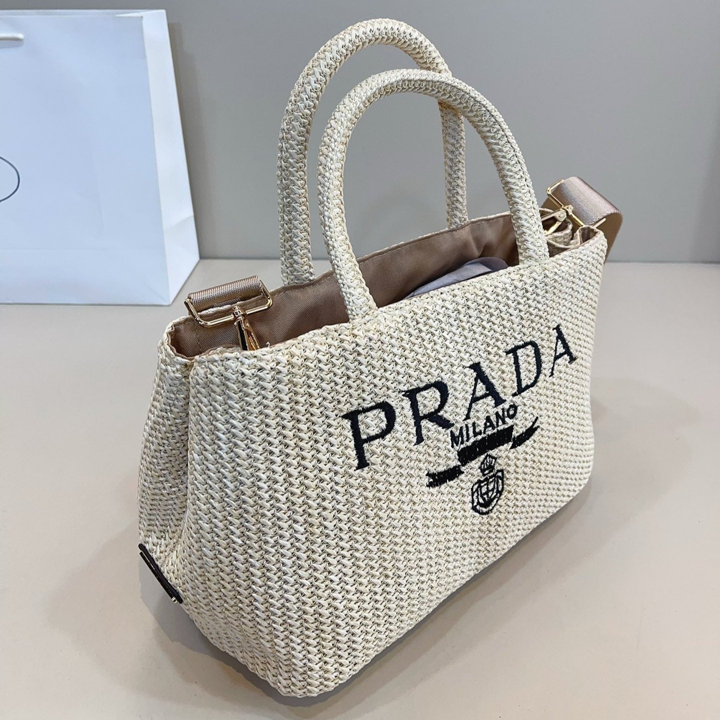 BLACK EMBROIDED LOGO TOTE BAG 29 IN BEIGE WOVEN RAFFIA