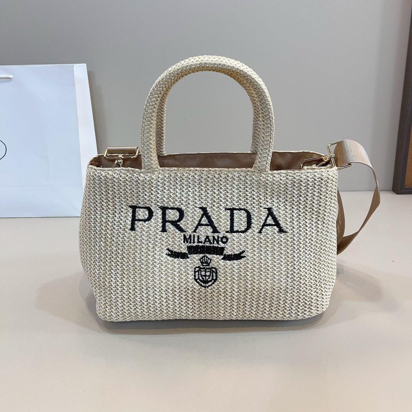 BLACK EMBROIDED LOGO TOTE BAG 29 IN BEIGE WOVEN RAFFIA
