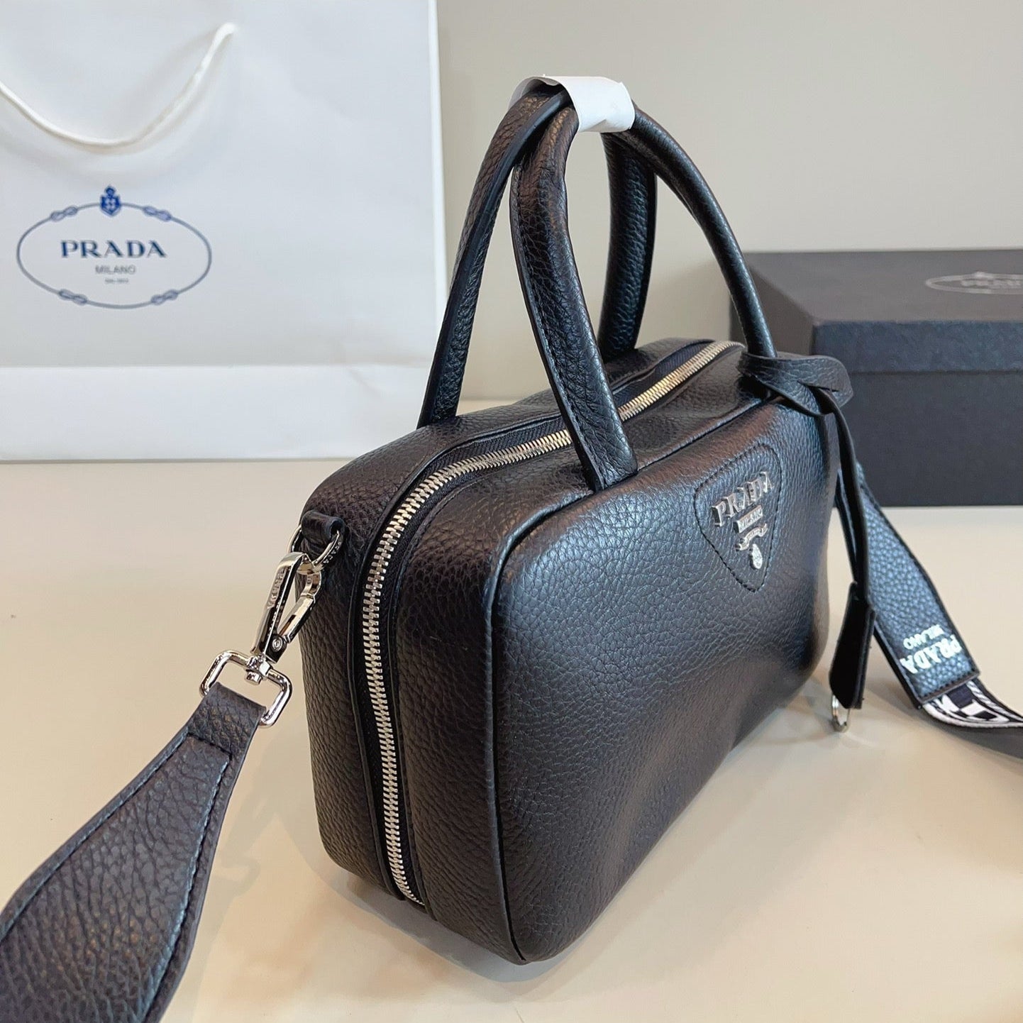 CLASSIC BOSTON BAG 25 IN BLACK GRAINED CALFSKIN