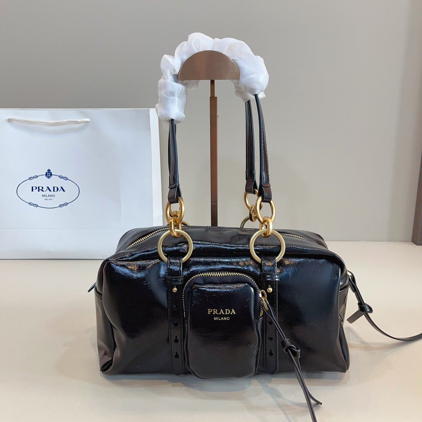 DANGLE TOP HANDLE BAG 30 IN BLACK PATENT CALFSKIN