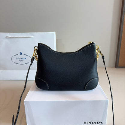 HOBO BAG 25 IN BLACK SHINY SAFFIANO LEATHER GOLD HARDWARE