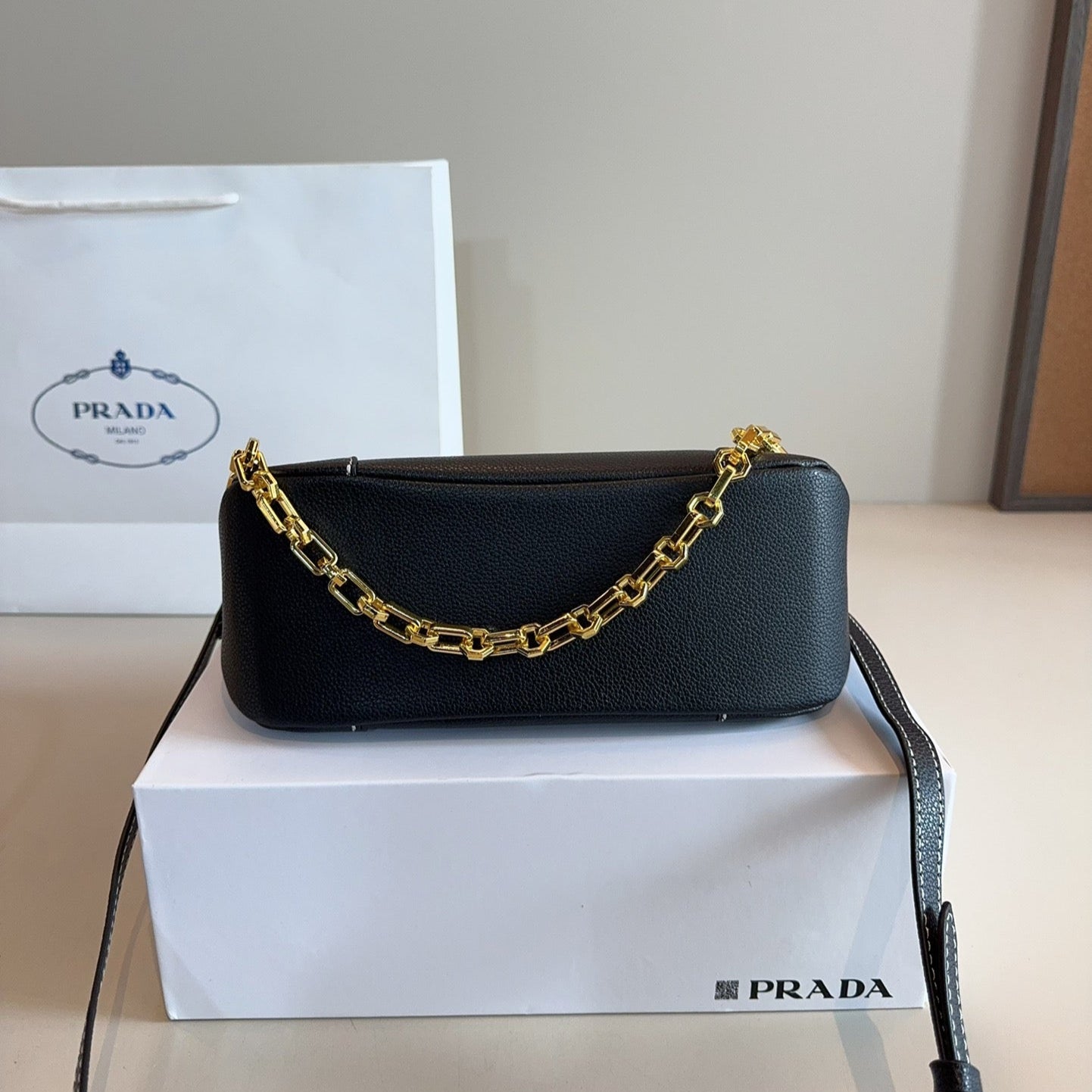 HOBO BAG 25 IN BLACK SHINY SAFFIANO LEATHER GOLD HARDWARE