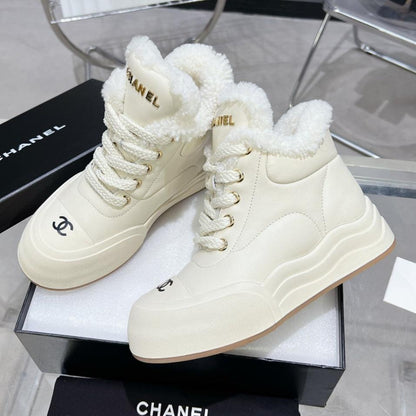 MARTIN BOOTS IN WHITE CALFSKIN AND LAMB FUR LINING